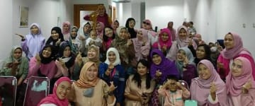 Ibu Muda Cerdas Dengan Simpan Emas